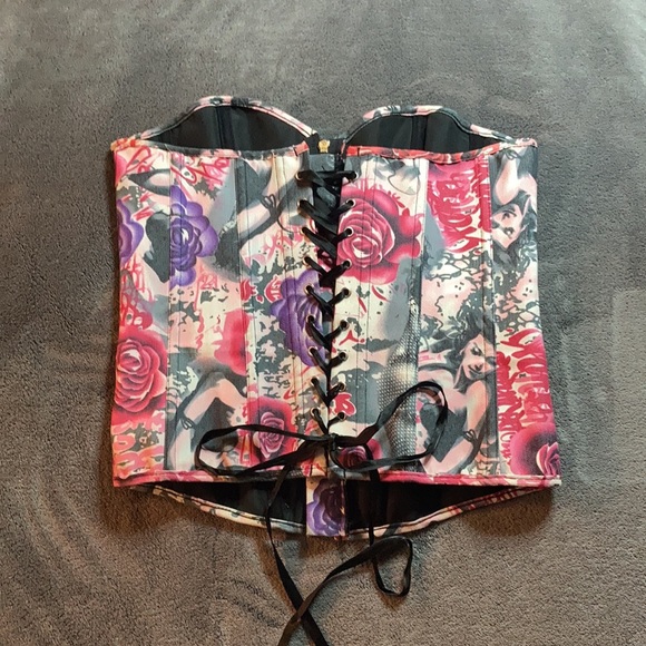 Sexy Graffiti and Roses Corset - Picture 4 of 6